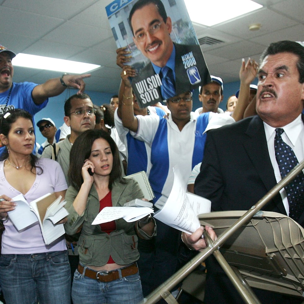 15 de junio de 2007. Ante los improperios de los seguidores de Wilson Soto, Edwin Rivera Sierra, conocido como “El Amolao”, reacciona y toma una silla.