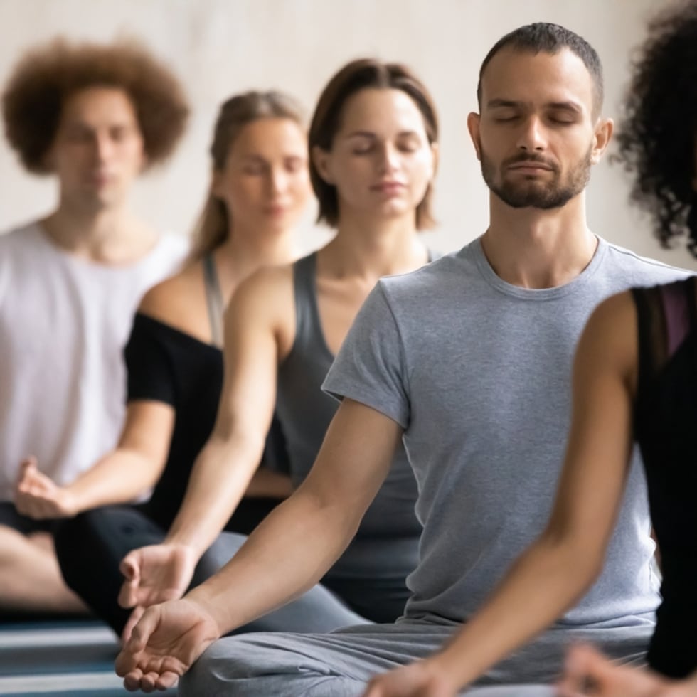 El yoga enseña que, aunque no podamos controlar lo que sucede en el exterior, sí podemos aprender a manejar conscientemente cómo respondemos.