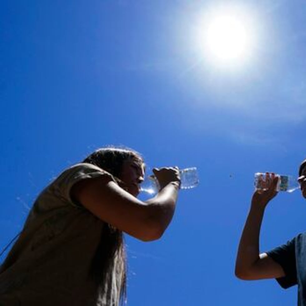 The highest heat indexes are expected in urban and coastal areas.