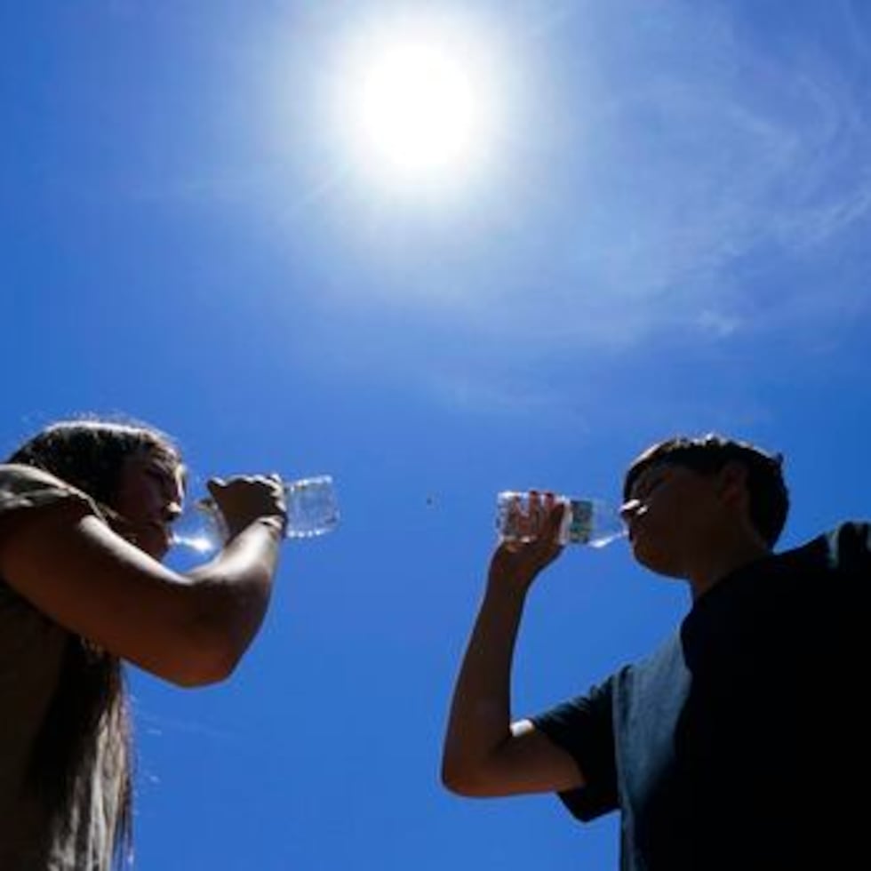 The highest heat indexes are expected in urban and coastal areas.