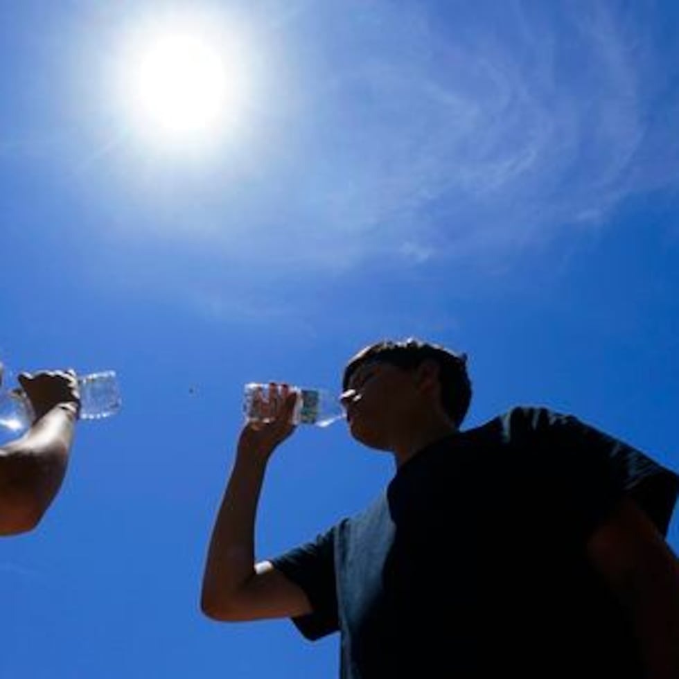 El SNM indicó que los índices de calor se sentirá más en las zonas costeras y urbanas.