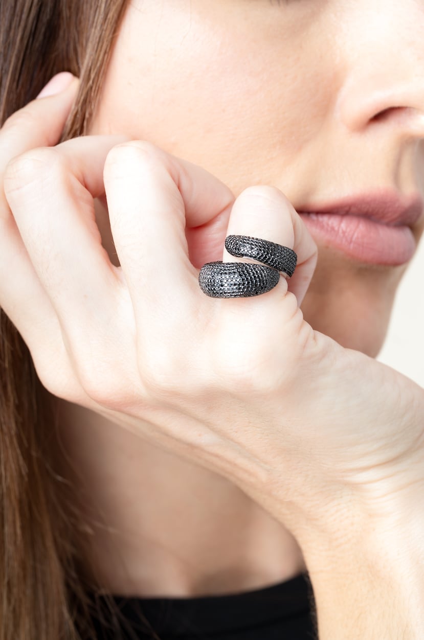 Los diseños de las joyas emulan movimiento