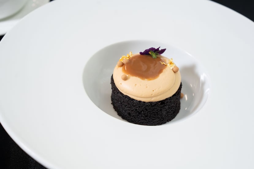 De postre, los presentes en la Gala Hecho en Puerto Rico 2026, podrán probar el Dark Chocolate Devil Cake.
