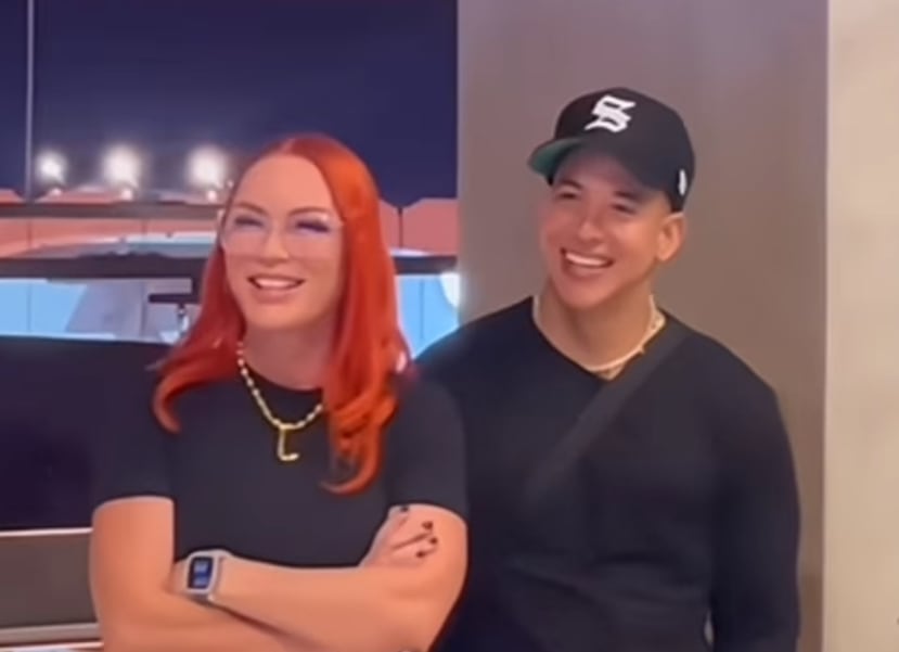 Daddy Yankee participó hace unos días del cumpleaños sorpresa de su esposa Mireddys González, a la izquierda.