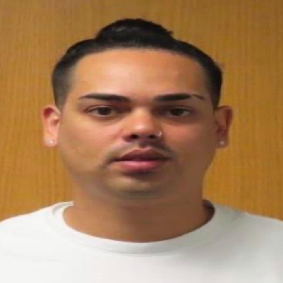 Christian López Díaz, alias “Chris 25″, se encuentra prófugo desde horas de la madrugada en Toa Alta.