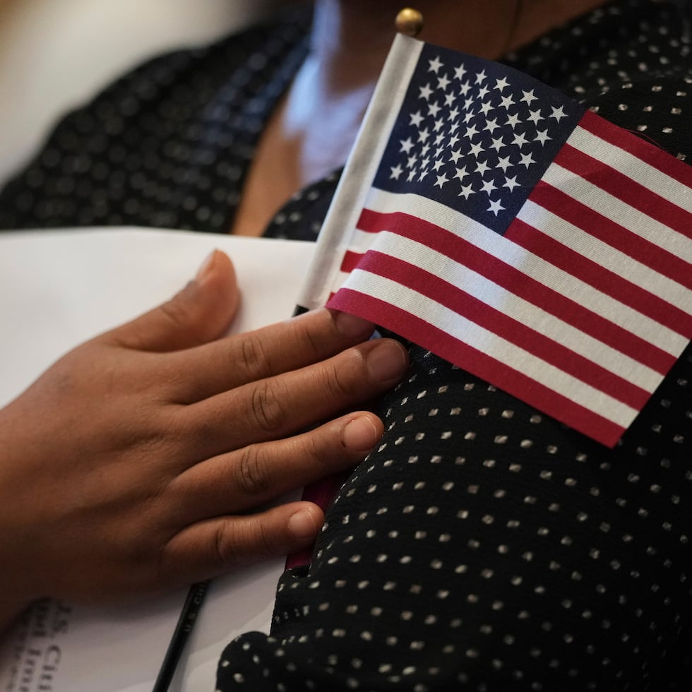 Todos pasaron un examen en el que comprobaron su conocimiento del inglés y sobre la historia y gobierno de los Estados Unidos.