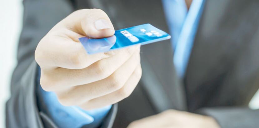 Una alternativa es el de las tarjetas ‘garantizadas’ o ‘aseguradas’, en las que se deposita una cantidad de dinero en una cuenta y esa cantidad es el límite de esa tarjeta. (Archivo)