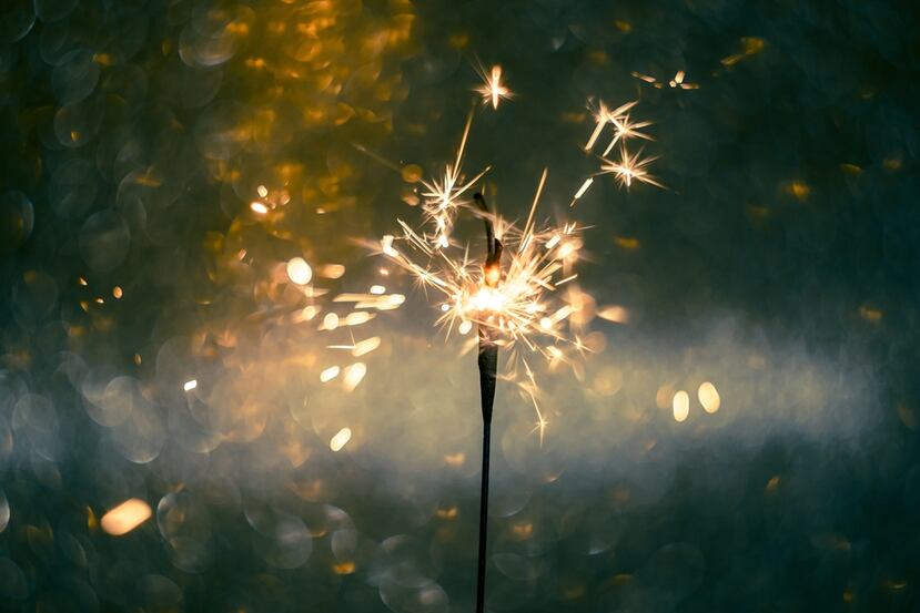 La Ley 83 de Pirotecnia de Puerto Rico de 1963, recibió una enmienda en agosto de 2006, donde se autorizó la venta y el uso de artificios de base terrestre, no aéreos ni explosivos, pero debes ejercer la misma precaución al usarlos.