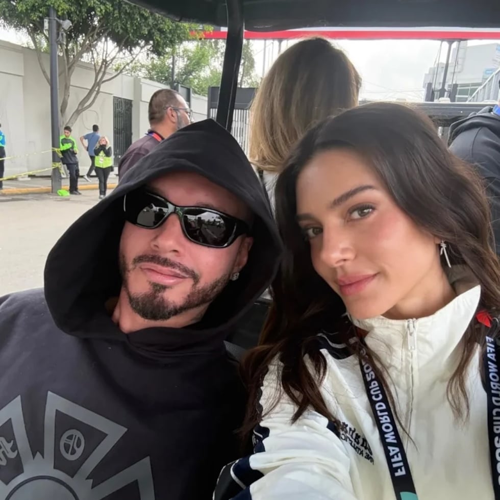 El reguetonero J Balvin y su expareja, Valentina Ferrer.