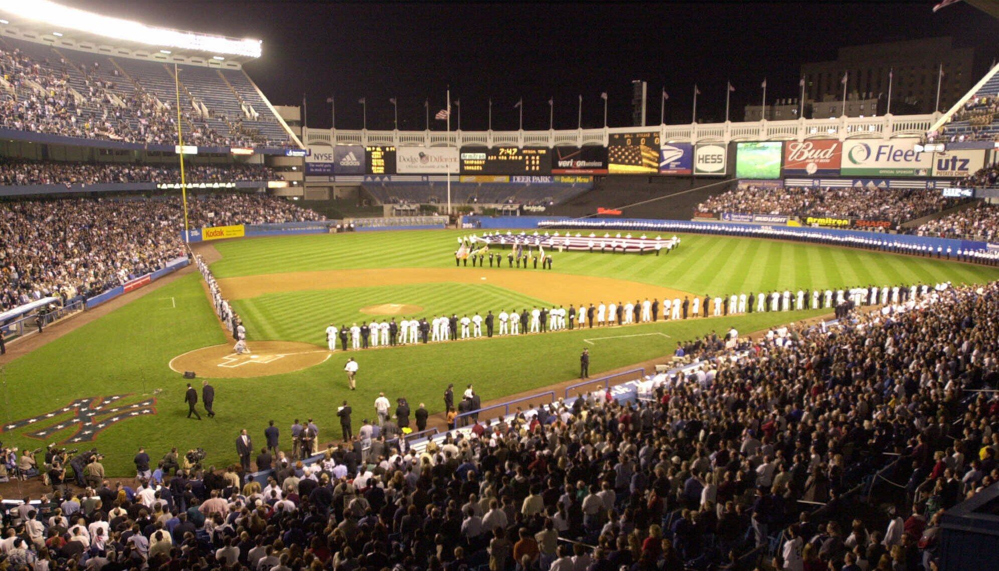 Imagen de la cobertura de: Bellinger impulsa a los Yankees sobre los Mets en el 25 aniversario del 9/11