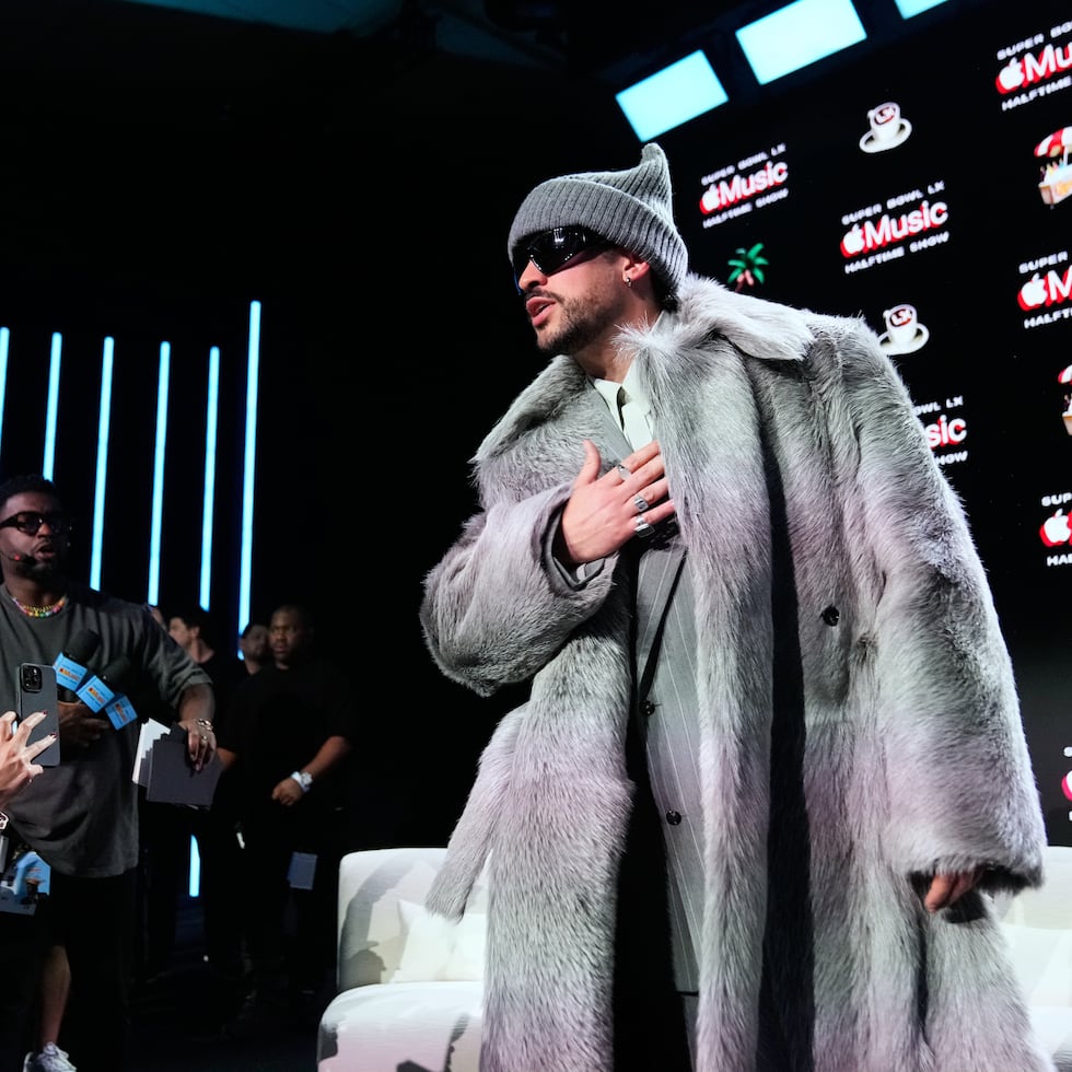 Bad Bunny durante la coferencia de prensa de Apple Music Super Bowl LX Halftime Show. (AP Photo/Godofredo A. Vásquez)