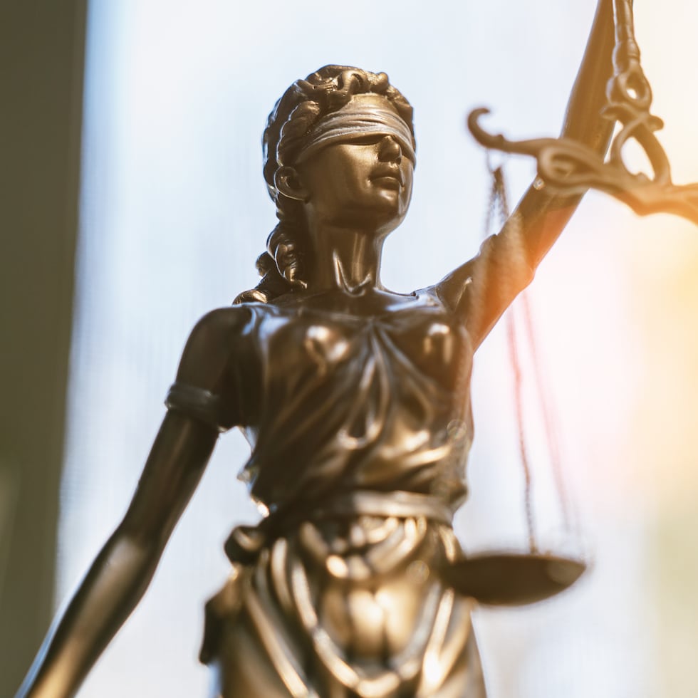 Los cargos fueron presentados ante el juez Rafael J. Parés Quiñones, quien fijó una fianza de $1 millón.