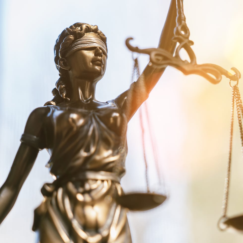 Ser juez no es solo aplicar la ley: es ejercer y perfeccionar un arte. La adjudicación no es una operación mecánica entre premisas y consecuencias, entre silogismos, sino un acto donde la razón y la conciencia se encuentran, escribe Henry Rodríguez.