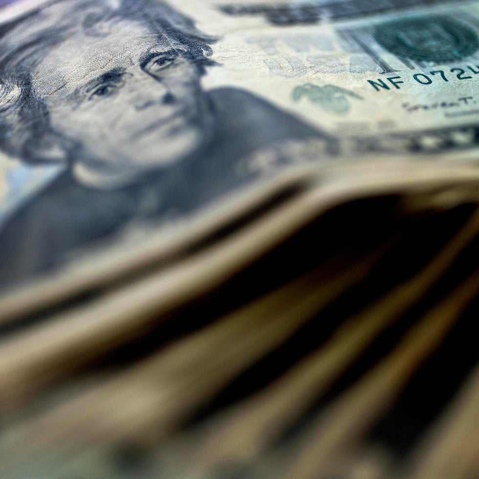 Desde 2022, Puerto Rico tiene el ingreso per cápita más bajo en comparación con los 50 estados de Estados Unidos y la tasa de pobreza más alta (42%).