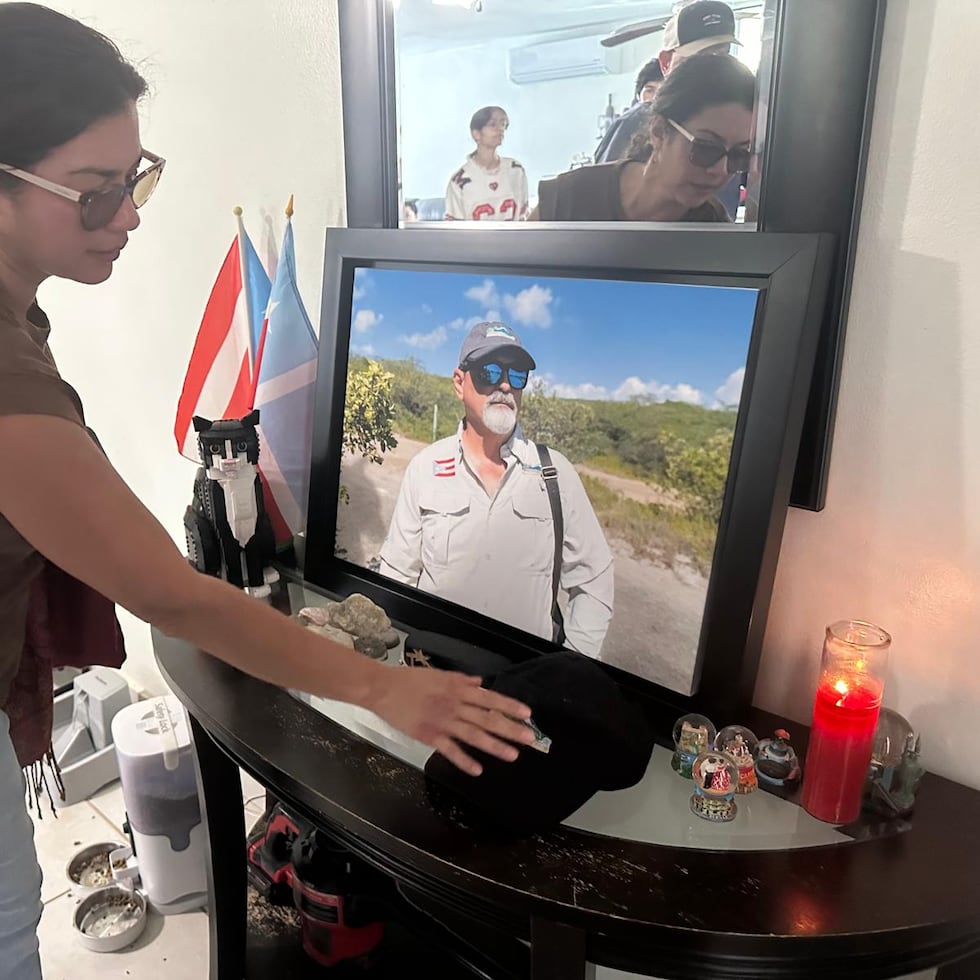 Moshayra Vicente Cruz, viuda de Roberto Viqueira y principal testigo del caso, lamentó la determinación de dejar libre al asesino de su esposo. En la entrada de su casa, la familia ubicó un pequeño altar con objetos del biólogo.