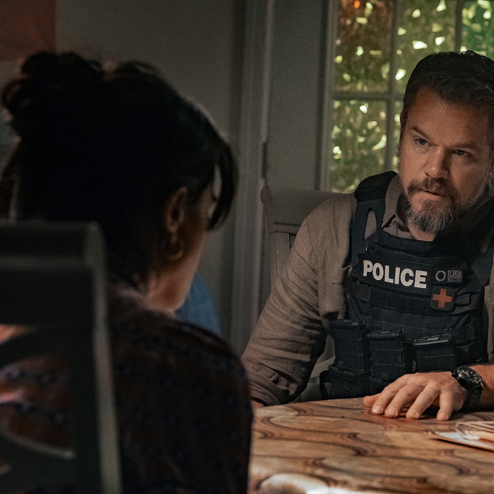 Matt Damon interpreta al teniente Dane Dumarks en “The Rip”.