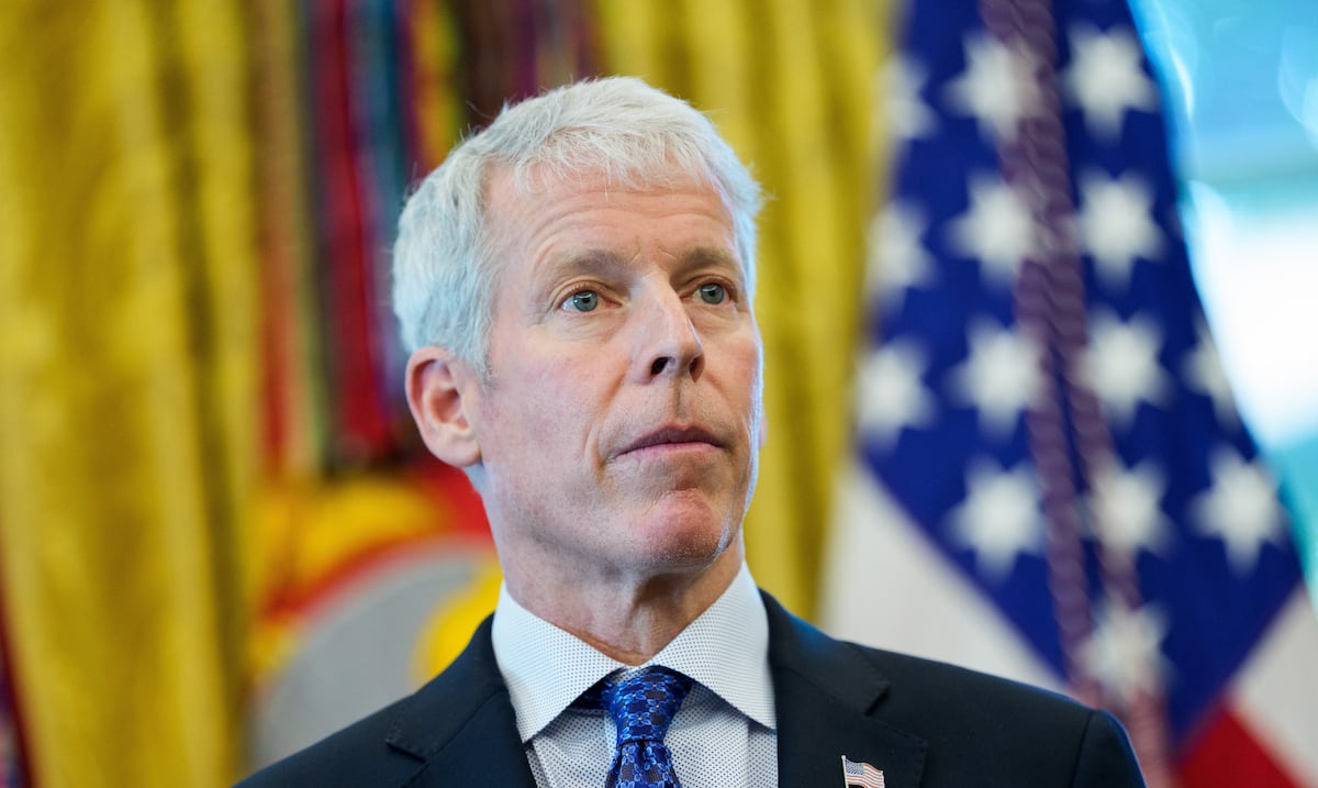 Secretario de Energía de Estados Unidos dice que la gasolina podría bajar de los $3 en 2027