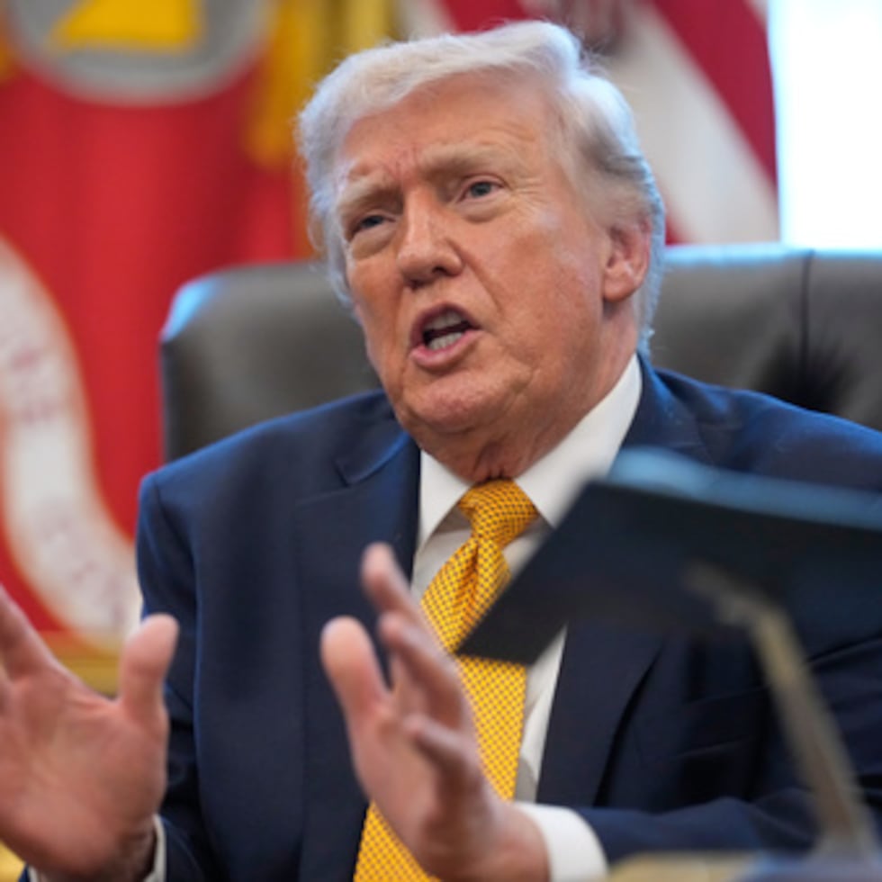 El presidente Donald Trump repitió el lunes que Irán ha sido una amenaza para Estados Unidos durante décadas, pero afirmó que él es el único presidente que ha tenido el valor de hacer algo al respecto.