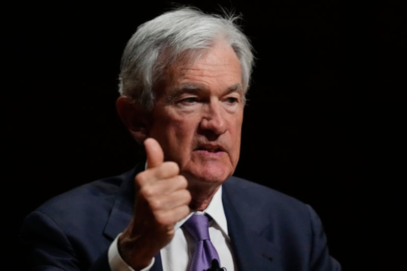 ARCHIVO - El presidente de la Reserva Federal, Jerome Powell, se dirige a los estudiantes en la Universidad de Harvard, el 30 de marzo de 2026, en Cambridge, Massachusetts (AP Photo/Charles Krupa, File)