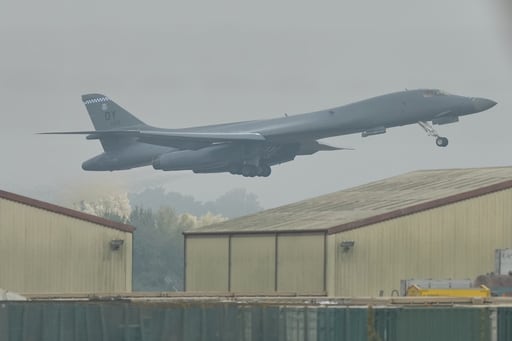 Estados Unidos retira todos sus bombarderos de una base británica tras un presunto plan terrorista
