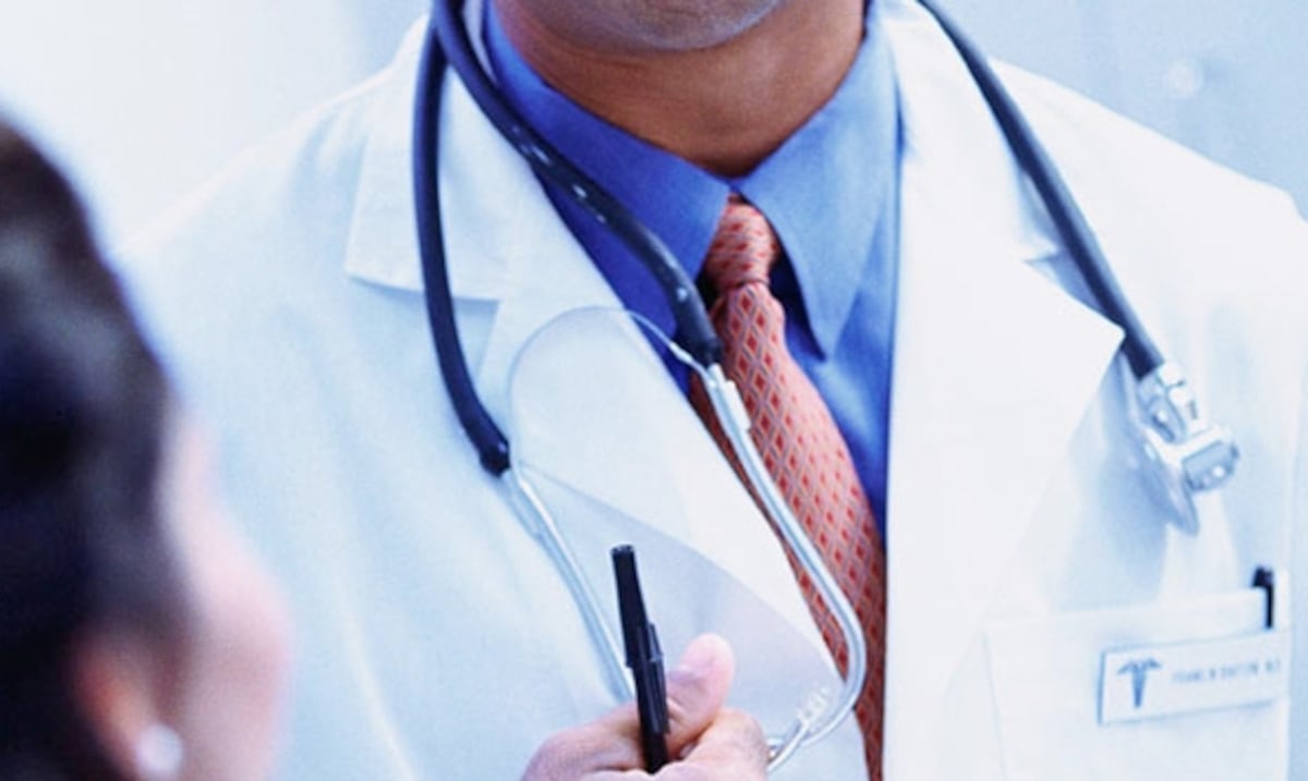 Cámara aprueba medida que obliga pagos retroactivos a médicos para frenar éxodo en PR