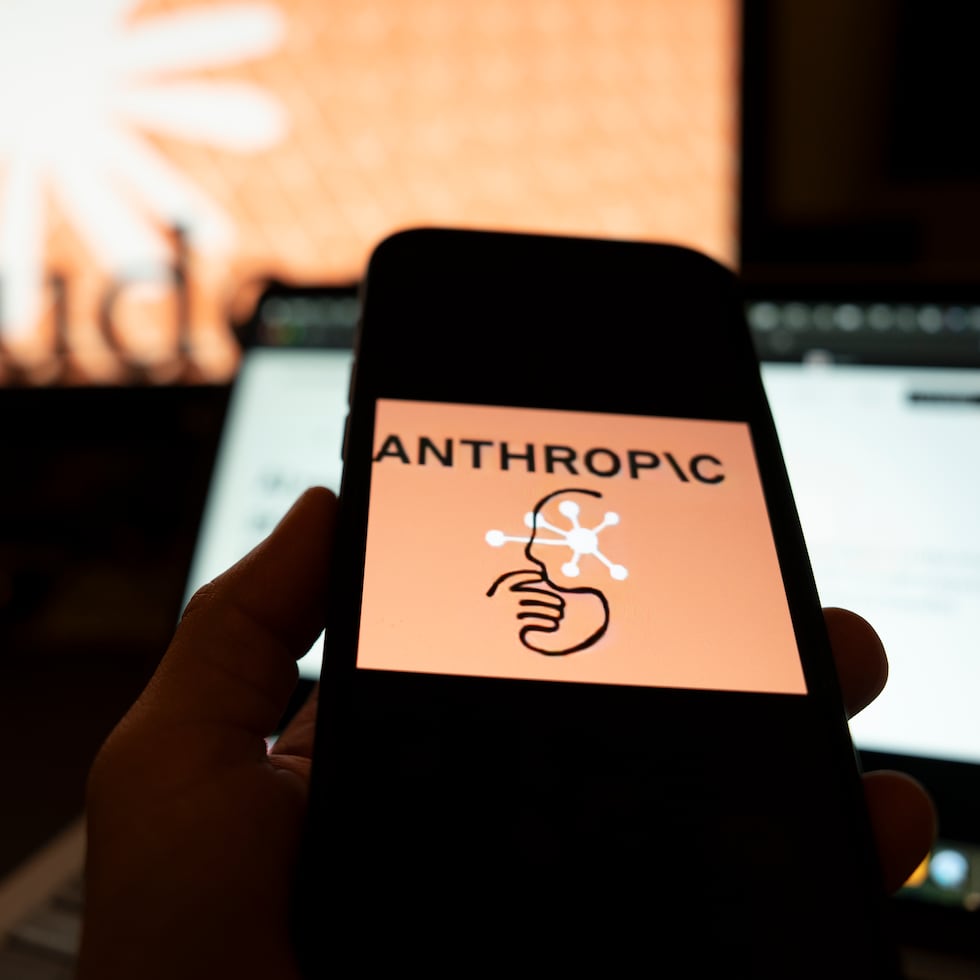 La semana pasada, un empleado de la empresa de inteligencia artificial Anthropic denunció que renunció a su puesto por la falta de controles y seguridad con la que se maneja la tecnología.
