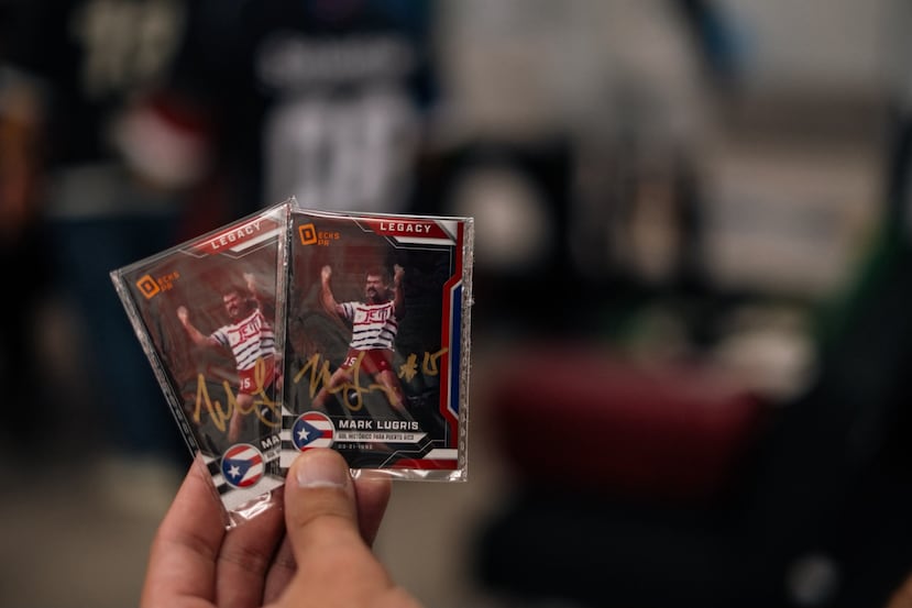 Tarjetas de colección firmadas por Mark Lugris que conmemoran su histórico gol con Puerto Rico en 1992.