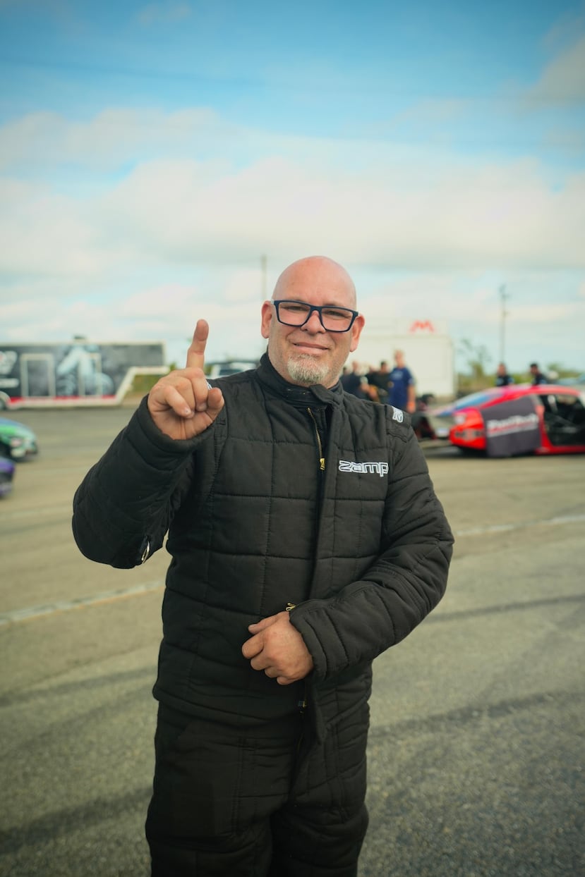 Edwin "Loquito Killer" Burgos es egresado de Mech-Tech College y piloto insignia del equipo.