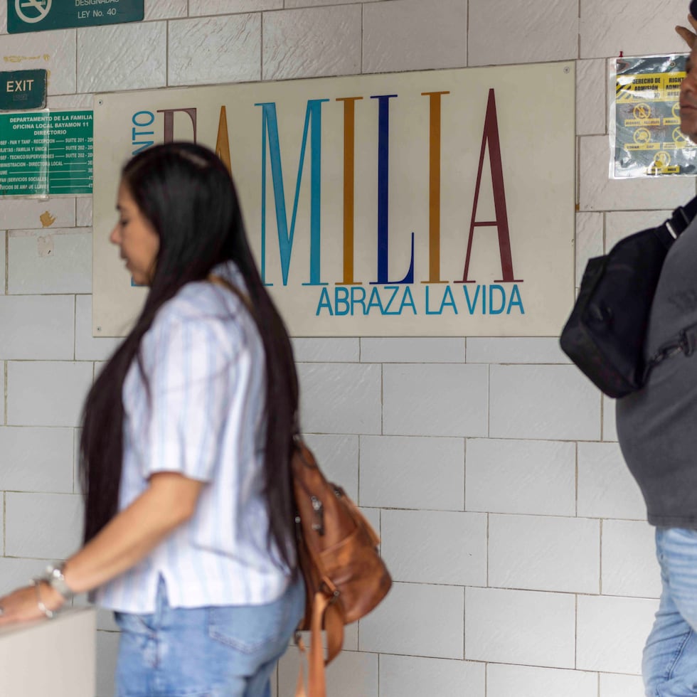 This media outlet visited the regional office of the Department of the Family, in Bayamón, where some PAN participants expressed concern about the possible suspension of economic assistance for food.