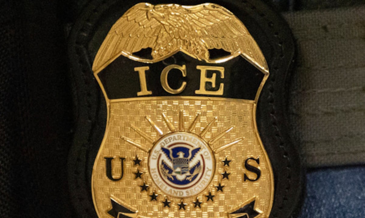 ICE propone subsidiar seguros para proteger a policías locales en detenciones migratorias