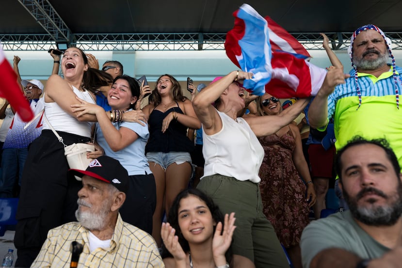 Los puertorriqueños festejaron la victoria ante Cuba y el pase del equipo a la final ante Colombia.