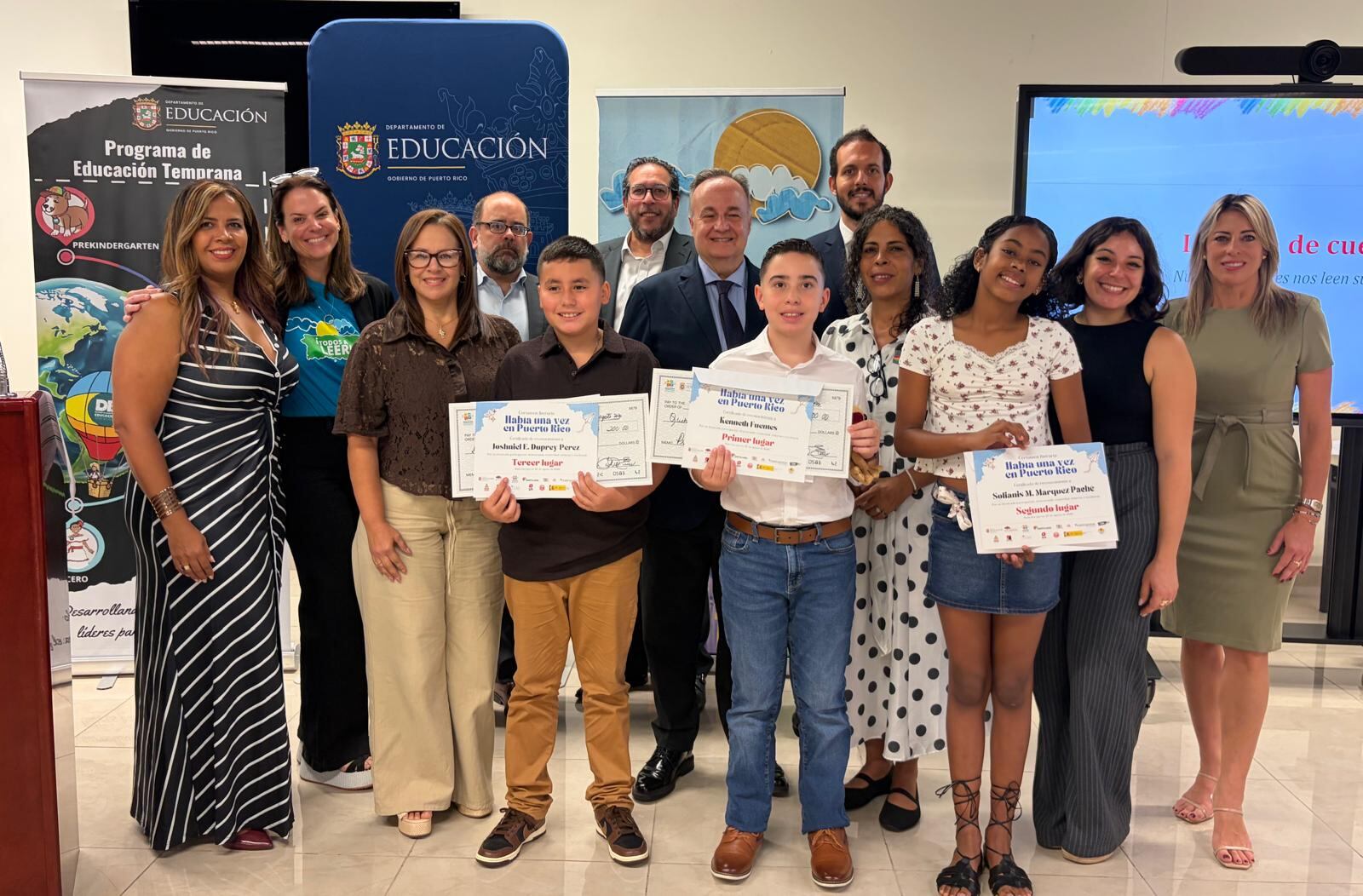 Imagen de la cobertura de: Premian a 18 estudiantes en el primer Certamen Literario “Había una vez en Puerto Rico…”