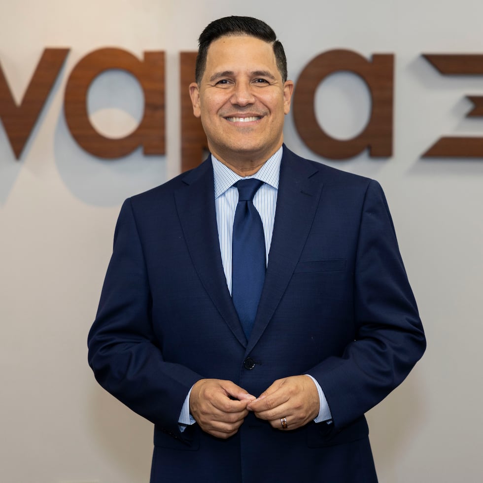 Normando Valentín comenzó su carrera en los medios de comunicación en el 1992.