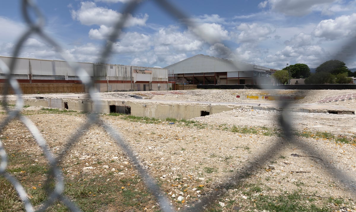 Caguas completa primera fase de demolición del Coliseo Héctor Solá Bezares