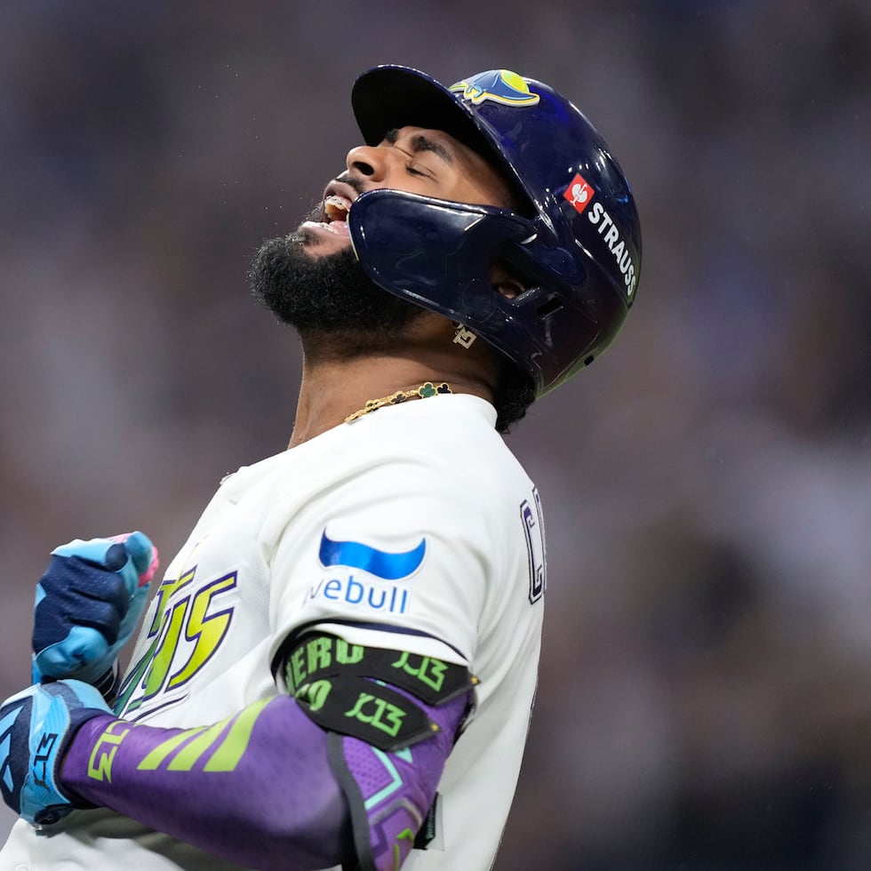 Junior Caminero celebra su jonrón de dos carreras contra Cleveland.