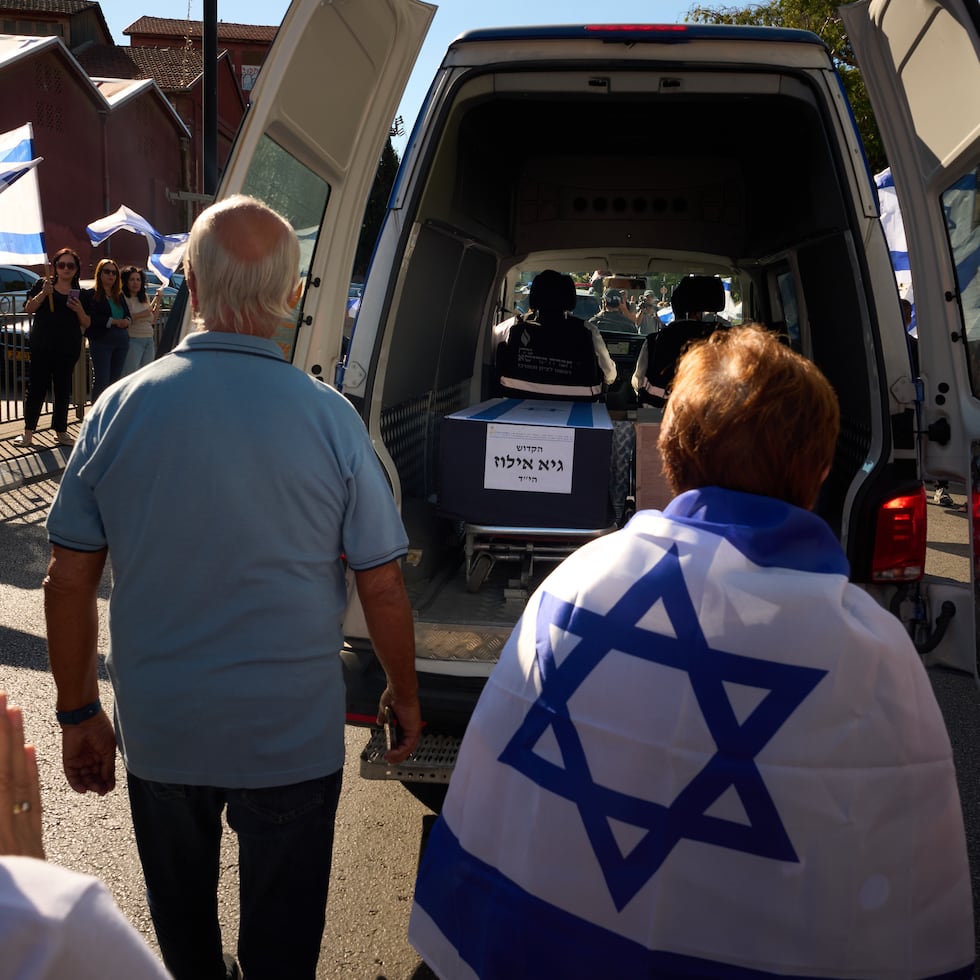 La oficina del primer ministro israelí, Benjamin Netanyahu, confirmó el sábado que los restos de las tres personas no eran de ningún rehén.