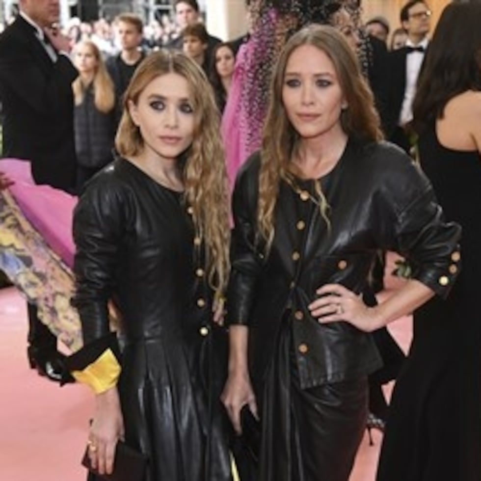 Ashley y Mary-Kate Olsen - Fecha de nacimiento: 13 de junio de 1986. Aunque el mundo las conoció como las estrellas infantiles de la serie de televisión “Full House” (1987 al 1995), las gemelas Olsen lograron una transición total y exitosa del entretenimiento al diseño de alta costura. Como fundadoras de la prestigiosa marca The Row, son consideradas hoy figuras de élite en la moda internacional. (Charles Sykes/Invision/AP)