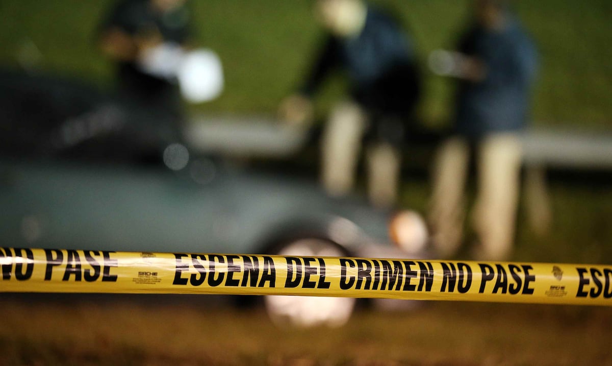 Asesinan a un hombre a balazos frente a un negocio en Arroyo