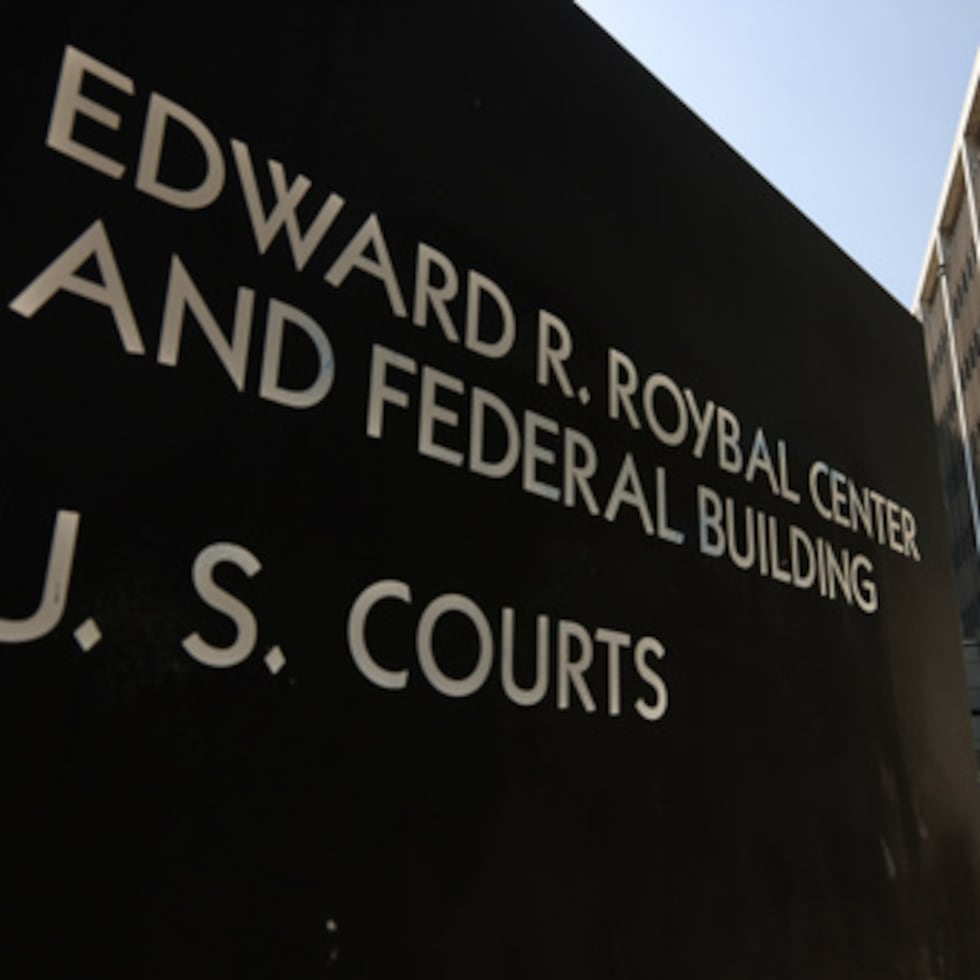 Carlitos Ricardo Parias fue procesado el mes pasado y se declaró inocente de los cargos de agresión a un funcionario federal con un arma mortal o peligrosa y destrucción de bienes públicos.