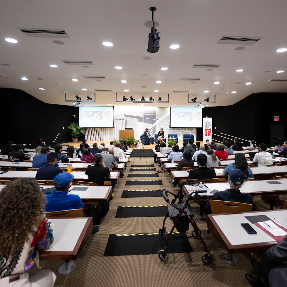 El simposio “Reflexiones a una década de Promesa” tuvo lugar en el anfiteatro de la Escuela de Derecho de la Universidad de Puerto Rico.