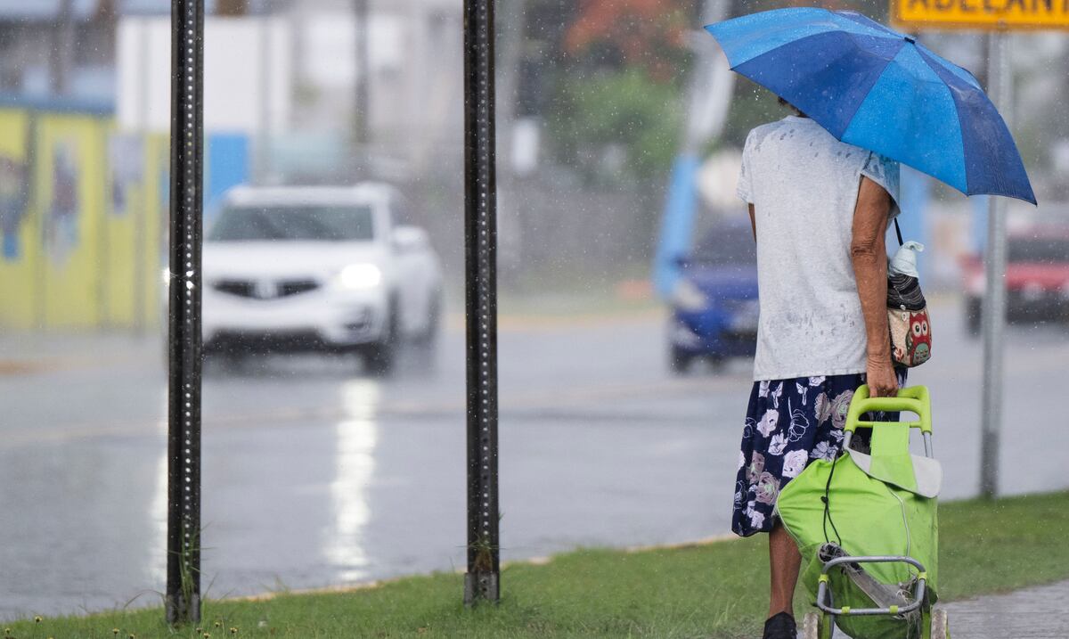 Emiten advertencia de inundaciones para varios municipios que experimentan fuertes aguaceros
