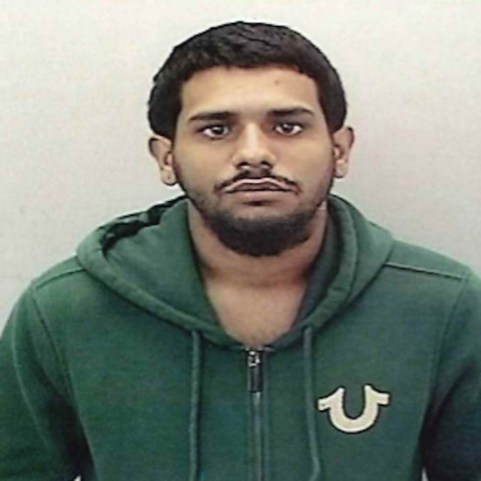 Luis Abnel Reyes Ramos, de 23 años, fue reportado como desaparecido por su pareja, Naomy Aponte Rodríguez, y descrito como de tez blanca, cabello negro, ojos color marrón, 5 pies 8 pulgadas de estatura y 157 libras de peso.