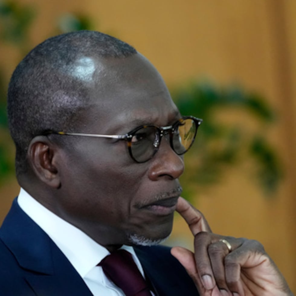 ARCHIVO - El presidente de Benín, Patrice Talon, asiste a una reunión con el presidente de Brasil, Luiz Inácio Lula da Silva, en el palacio presidencial de Planalto en Brasilia, Brasil, el 23 de mayo de 2024. (AP Foto/Eraldo Peres, Archivo)