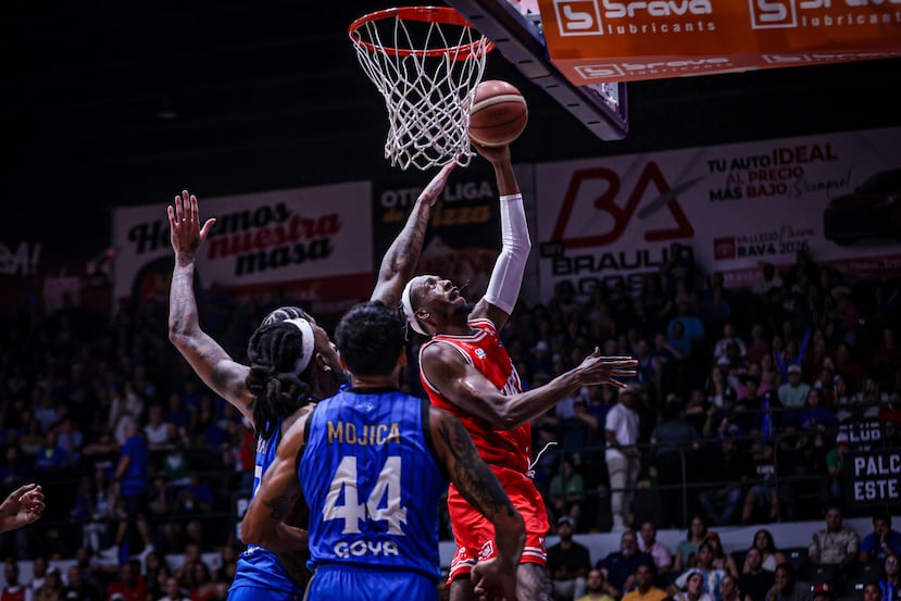 Los Vaqueros de Bayamón han permitido a los Gigantes de Carolina-Canóvanas anotar 73.8 puntos por juego en la semifinal de la Conferencia A.