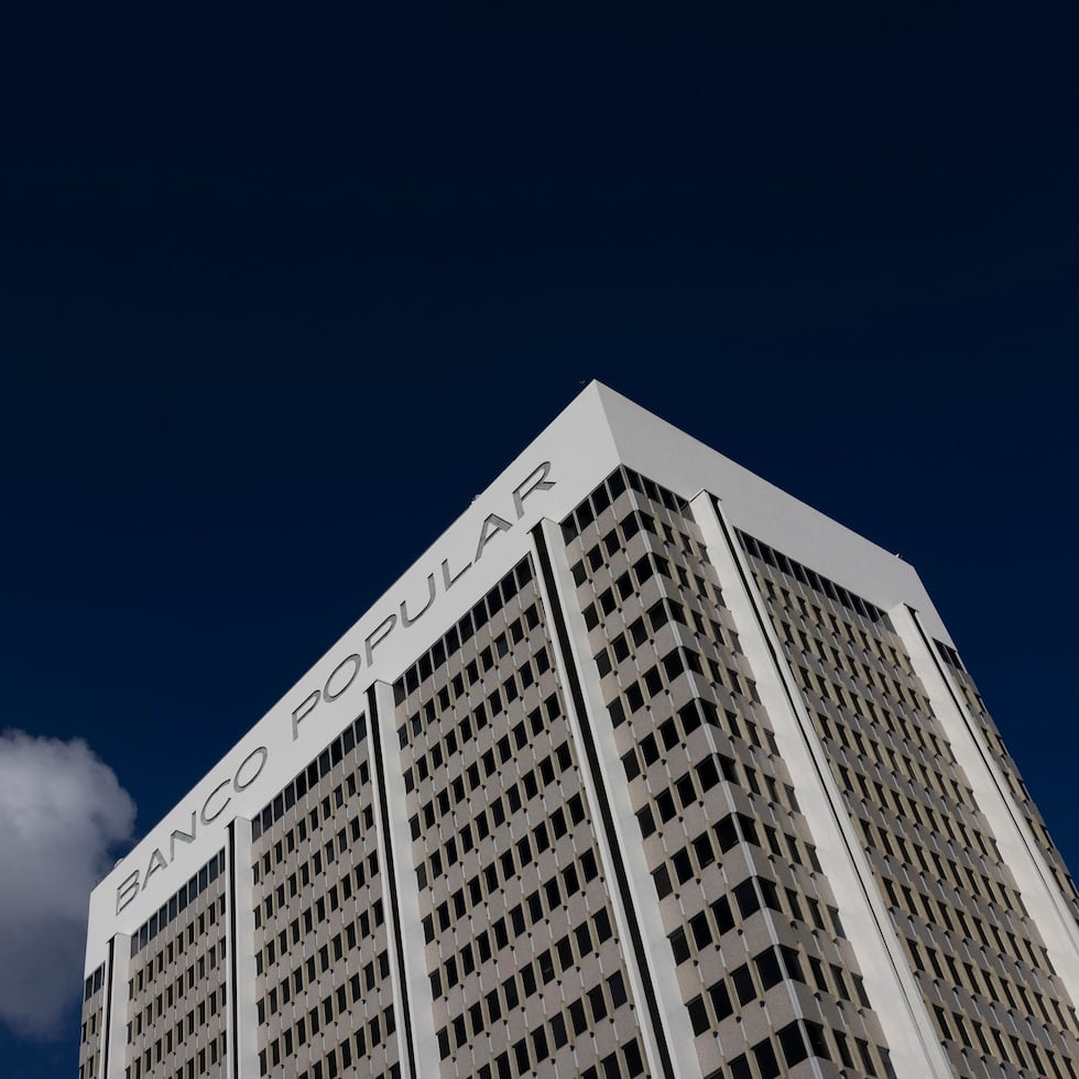 El Nuevo Día requested a response from Popular regarding the litigation against its former executive, but was informed that the institution would not issue statements while the case is ongoing.
