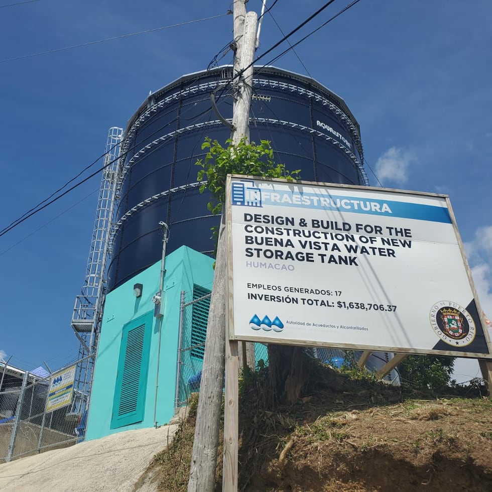 Vista del proyecto de reconstrucción del tanque de almacenamiento de agua en la comunidad Buena Vista de Humacao.