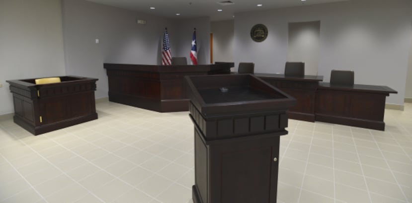 El juez administrador del Tribunal de Caguas, Lind O. Merle, aclaró que las instrucciones que recibió fueron de relevar a las juezas de sala, pero que podrán continuar trabajando en funciones administrativas. (Archivo)
