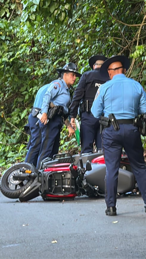 Agentes de la Policía fueron alertados a través del Sistema Emergencias 9-1-1, a eso de las 3:18 a.m., sobre un choque de carácter fatal que involucraba a un motociclista.