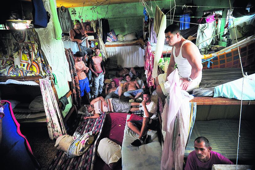 Muestra del hacinamiento carcelario y las condiciones en las que viven los presos en Costa Rica.