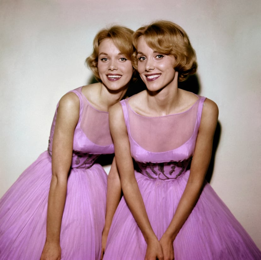 Alice y Ellen Kessler (Photo by PHOTOTHEQUE LECOEUVRE / Collection ChristopheL via AFP)